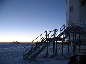 Sunset on the entrance ladder of Concordia