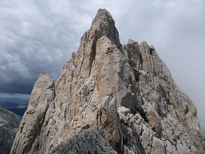 Climbing the fantastic rock of the Fiamme di Pietra, Gran Sasso