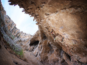 Fisheye view of Lolita (7a) in the Sikati cave