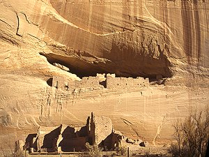Anasazie dwellings up Canyon de Chelly