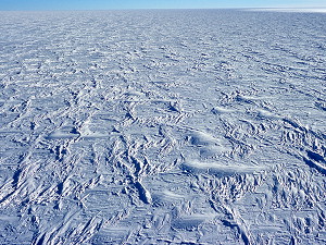 The high antarctic plateau: sastrugi as far as you can see