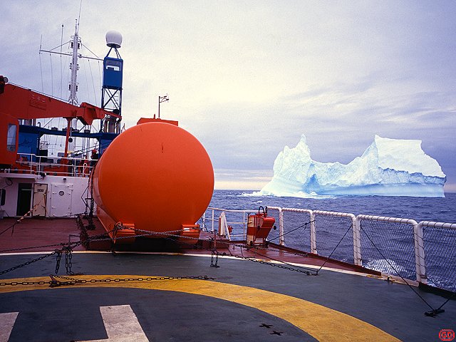 [AstrolabeBerg.jpg]
The Astrolabe, the french antarctic resupply ship, coasting between icebergs before reaching the station of Dumont d'Urville. As the Titanic as shown, better not come too close. A radar helps too.