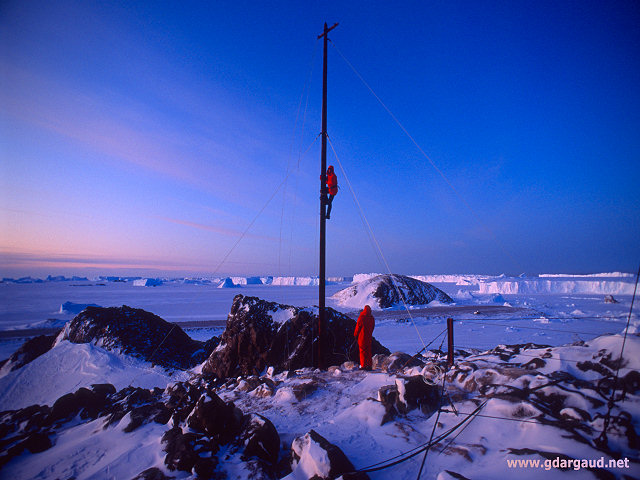 [DdU_AntennaRepair.jpg]
Performing repairs on the radio antenna after the storm damages.