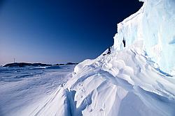 Ice033 - Climbing icebergs