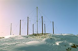 DdU_Antenna - The 'Caroline' antenna, only communication link between the Antarctic station of Dumont d'Urville and the rest of the world.