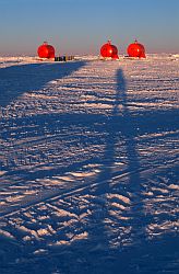 DomeC_LongShadow - Long shadow projected on the high antarctic plateau
