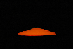 20051013-195229-SunGreenFlash - Setting sun outline.