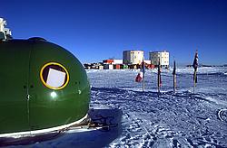 AastinoConcordia - The Aastino shelter and flags and Concordia station.