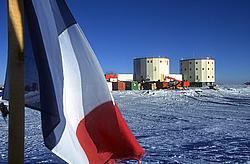 ConcordiaFlag - French flag and Concordia station.