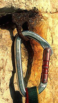 [GaetaPiton.jpg]
Just to show that little 'details' should be photographed as well. You think a scary old rusty piton like that is not important ? Climbing in Gaeta, on the coast between Rome and Napoli.