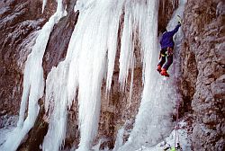 Lelex - Ice climbing in Lelex, first ascent (?), 1990
[ Click to go to the page where that image comes from ]