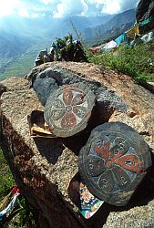 Rosette - Rosette carved rock covering pictures deposited on the summit of hills, Tibet, 2000
[ Click to go to the page where that image comes from ]