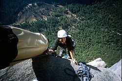 SalatheJennyPig - Jenny and the pig up the wall. Salathé Wall, El Capitan, Yosemite, California, 2003
[ Click to go to the page where that image comes from ]