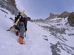 20060515_0011504_CouloirBrecheGlacierNoir - Going up the Black Glacier gully, Oisans.