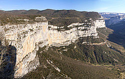 20070120-PreslesGlobalView_Pano_ - A view on the main cliff of Presles, the Chorange cave is accessed from the middle fo the image.
[ Click to go to the page where that image comes from ]