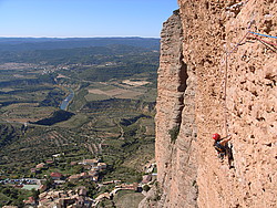 20071101-121449_RiglosZulu - Climbing the overhanging Zulu at Riglos.