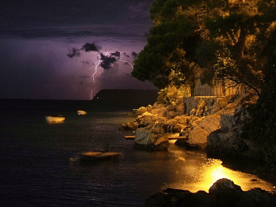 [20070820_235212_SeaLightning.jpg]
Lightning above the Mediterranean, seen from Dubrovnik, Croatia.