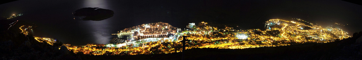 [20070824_205221_DubroBayNightPanoL_.jpg]
Night panorama of Dubrovnik, with old town in the middle, part of the croatian coast on the left and the rest of the city peninsula on the right.