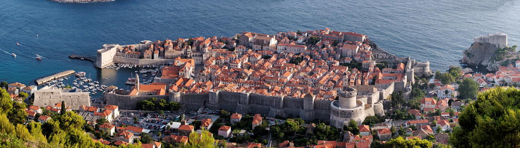 [20070825_181601_DubrovnikCenterPano_.jpg]
Old town of Dubrovnik seen during the day, seen from the hill of Srd (yeah, croats must have forgotten to grab the vowels when they were passed an alphabet).
