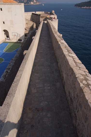 [20070829_164558_DubroWalls.jpg]
The walkway atop the fortress walls.