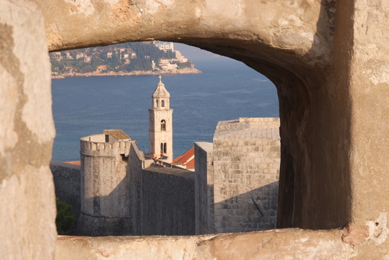 [20070829_175118_DubroWalls.jpg]
The fortress seen through itself...