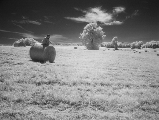 [20080622_112506_Infrared.jpg]
The main problem with doing 4s long exposure is that the noise level increases sharply on the image and for instance the sky is no longer smooth.