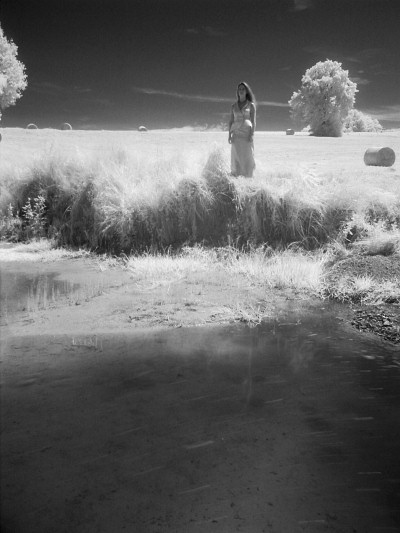 [20080622_113405_Infrared.jpg]
Grass floating on the water has time to leave a trail on the long exposure image.